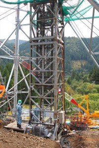 タワークレーン 解体作業 鉄塔建設現場 岐阜県関市板取 鉄塔組立工事