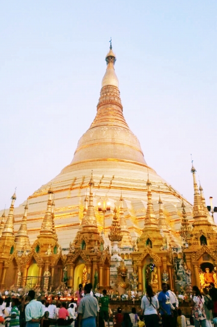 ミャンマー 旅 最高峰 お寺 ヤンゴン 黄金の寺院 シュエダゴン・パゴダ ダイヤモンド  装飾 金箔